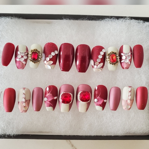 Luxurious press-on Nails - Picture 3 of 7